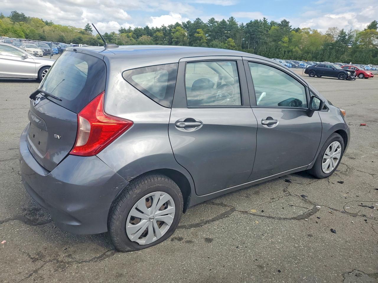 2018 Nissan Versa Note - Image 3