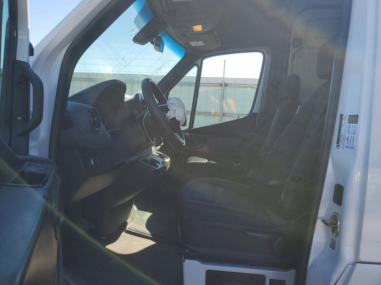 2021 Mercedes-Benz Sprinter 2500 - Image 7