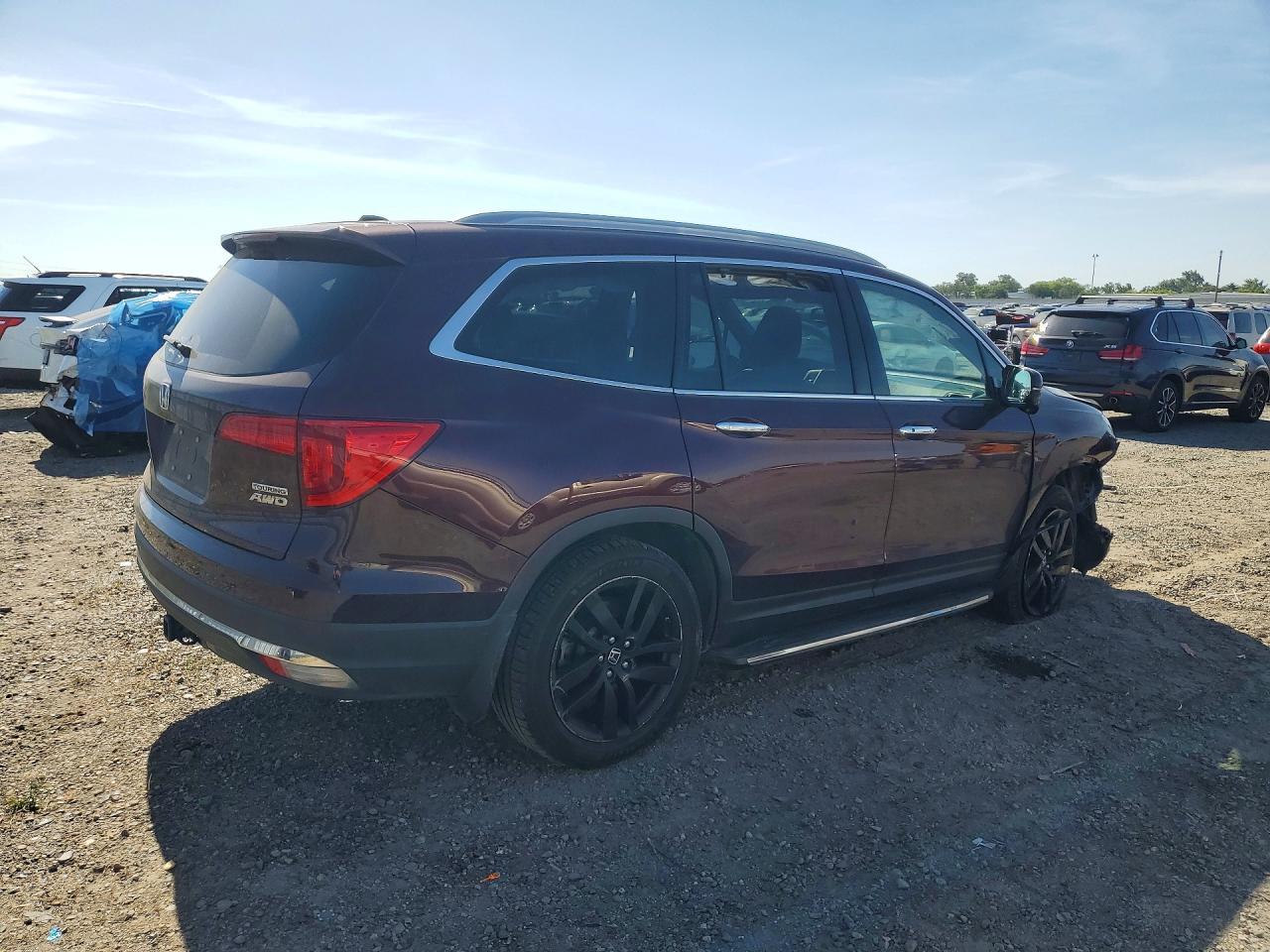2017 Honda Pilot Touring - Image 3