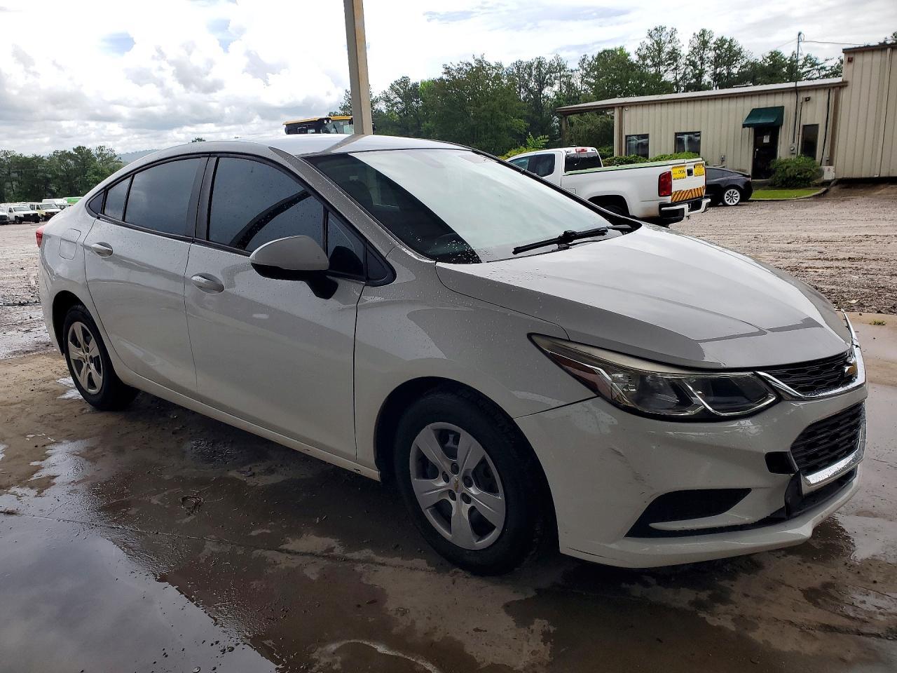 2018 Chevrolet Cruze Ls - Image 4
