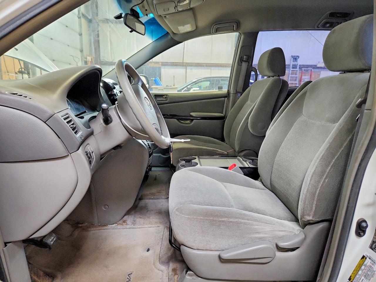 2005 Toyota Sienna Ce - Image 7