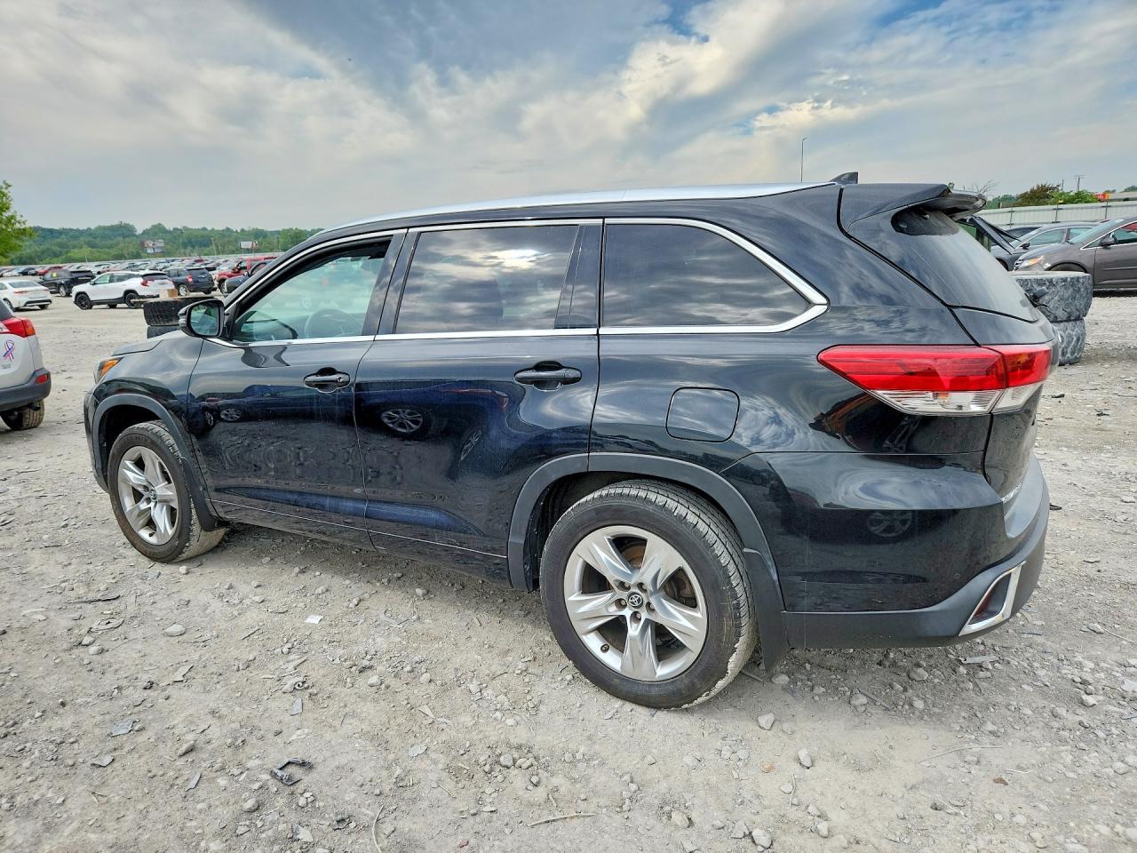 2019 Toyota Highlander Limited - Image 2