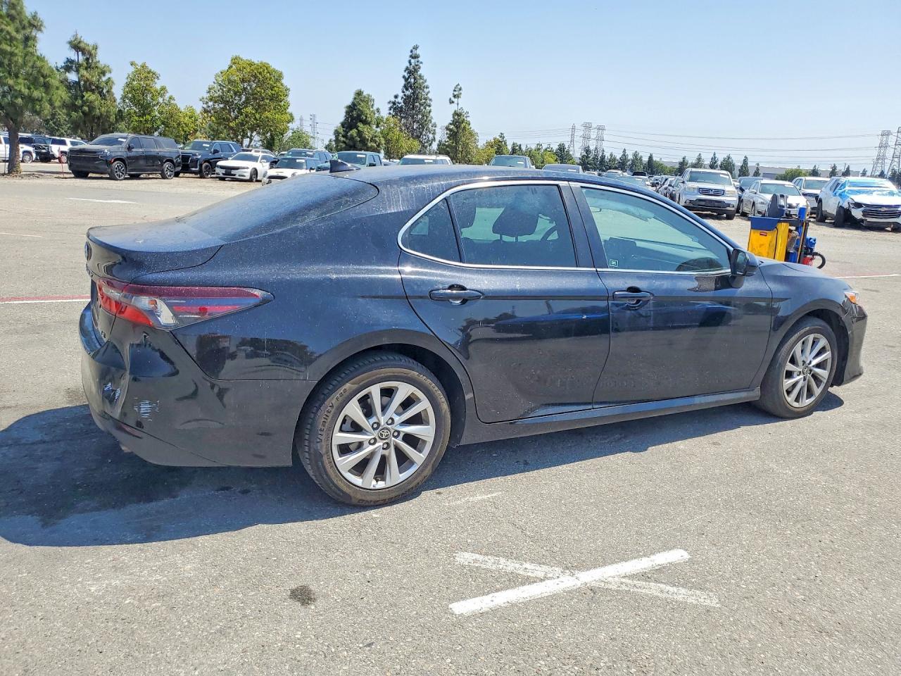 2023 Toyota Camry Le - Фото 3