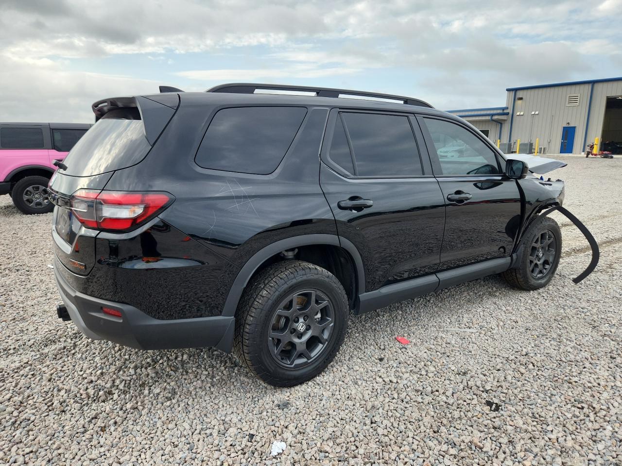 2025 Honda Pilot Trailsport - Image 3
