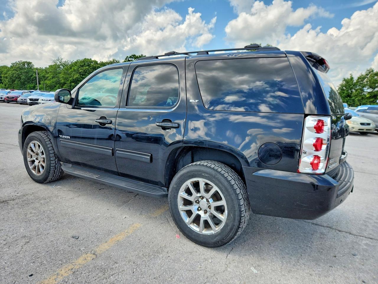 2011 GMC Yukon Slt - Image 2