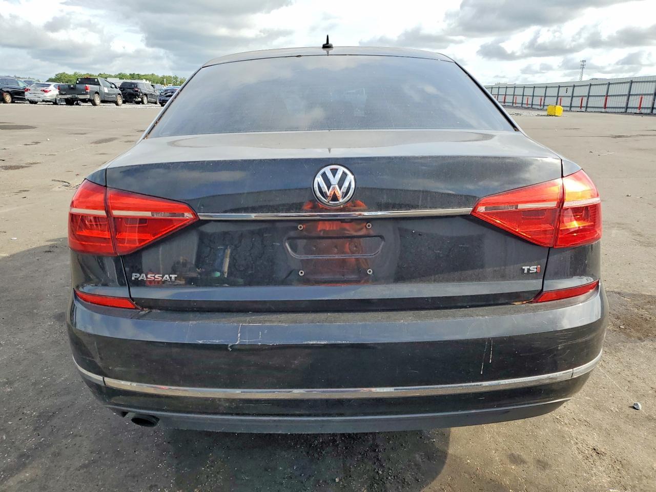 2016 Volkswagen Passat S - Image 6