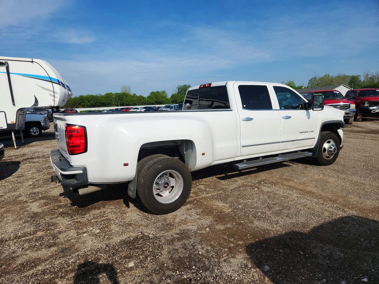 2015 GMC Sierra K3500 Denali - Image 3