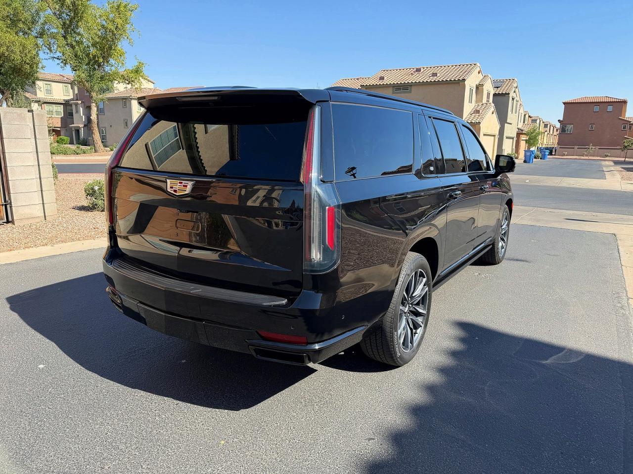 2021 Cadillac Escalade Esv Sport Platinum - Image 4