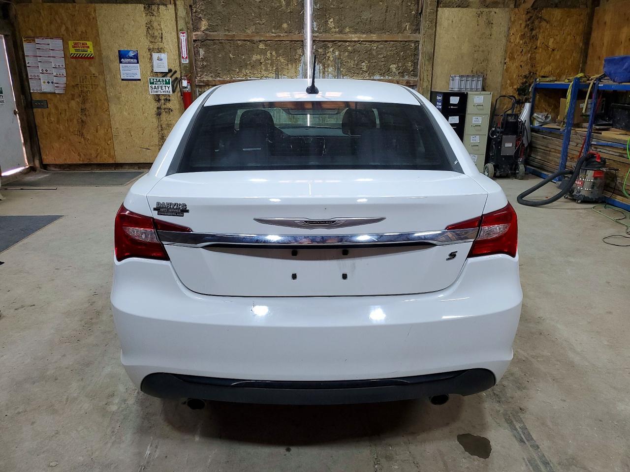 2014 Chrysler 200 Touring - Фото 6