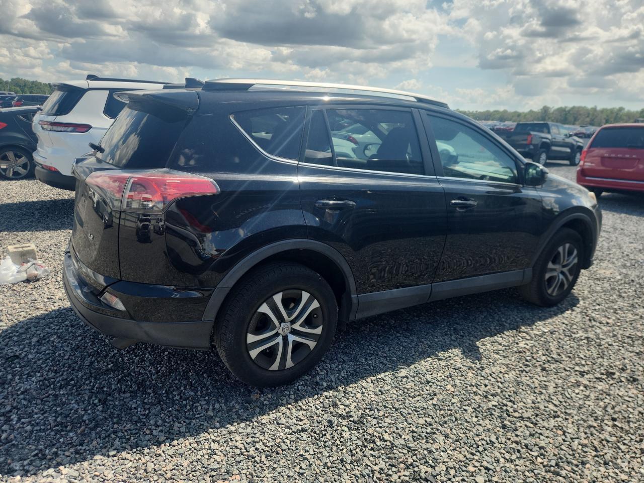 2017 Toyota Rav4 Le - Фото 3
