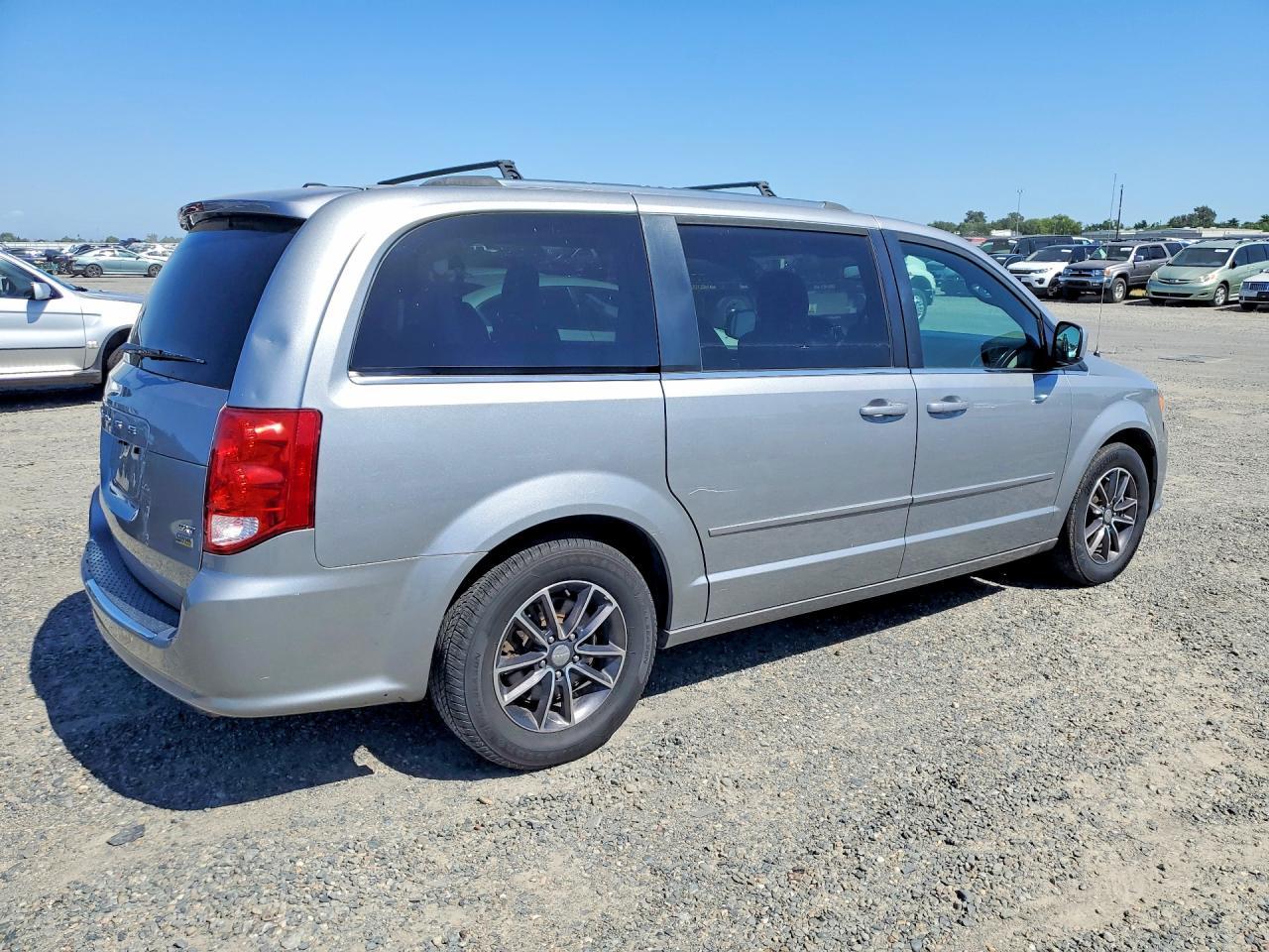 2017 Dodge Grand Caravan Sxt - Image 3