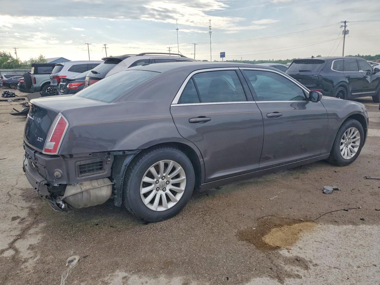 2013 Chrysler 300 - Фото 3