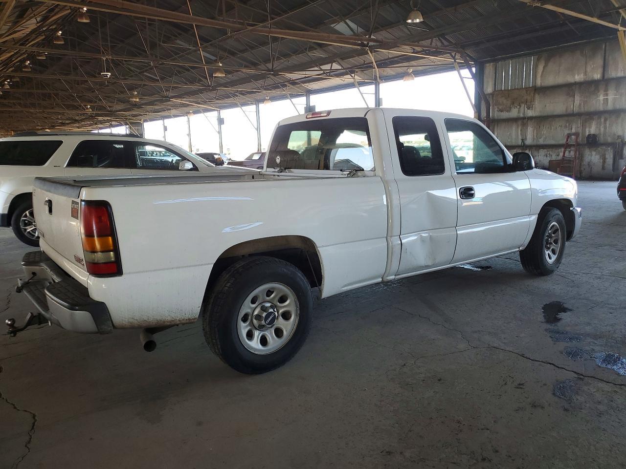 2007 GMC New Sierra C1500 Classic - Image 3