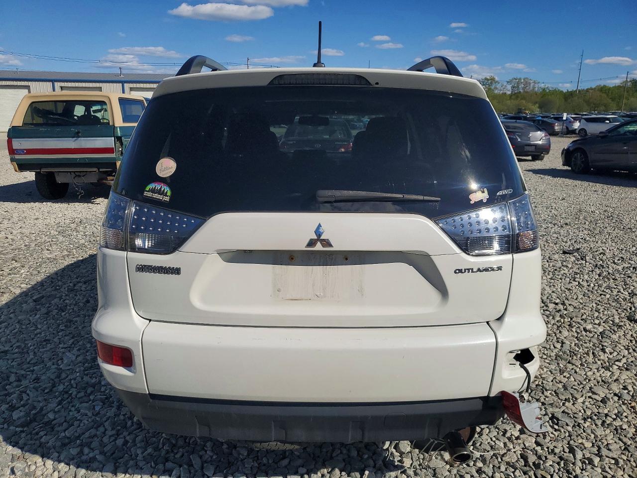 2013 Mitsubishi Outlander - Image 6