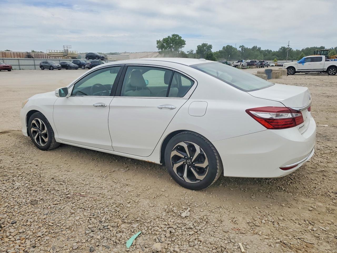 2016 Honda Accord Ex - Image 2