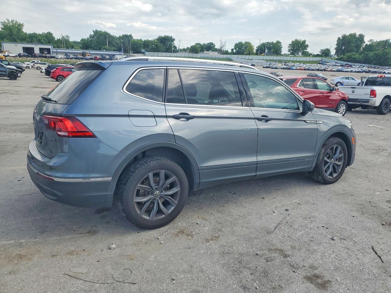 2022 Volkswagen Tiguan Se - Фото 3