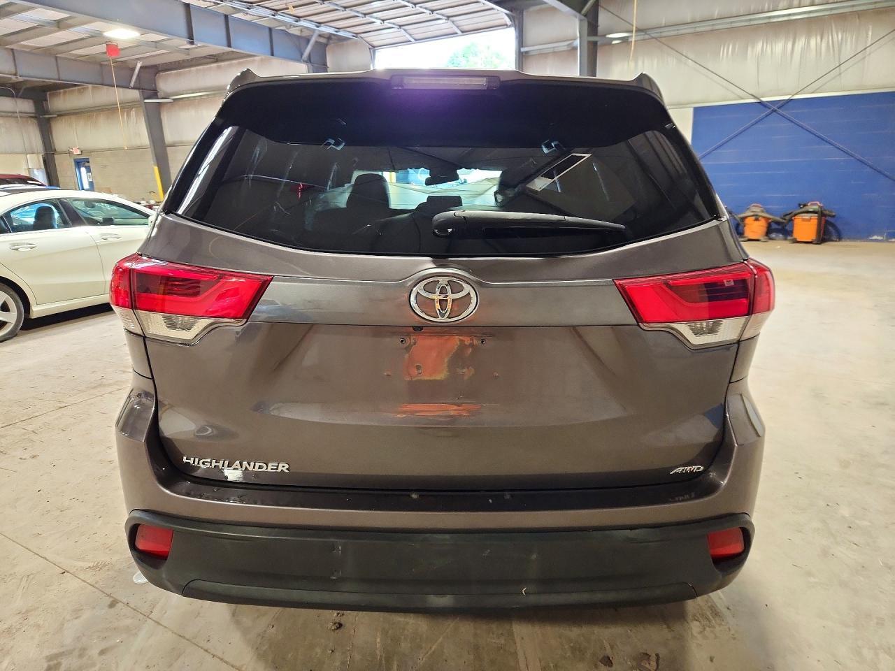 2019 Toyota Highlander Le - Image 6
