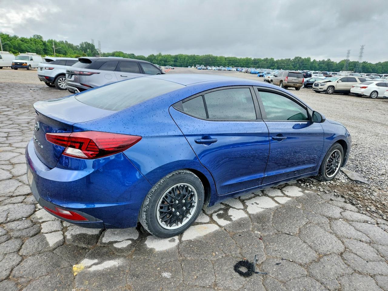 2020 Hyundai Elantra 4D - Фото 3