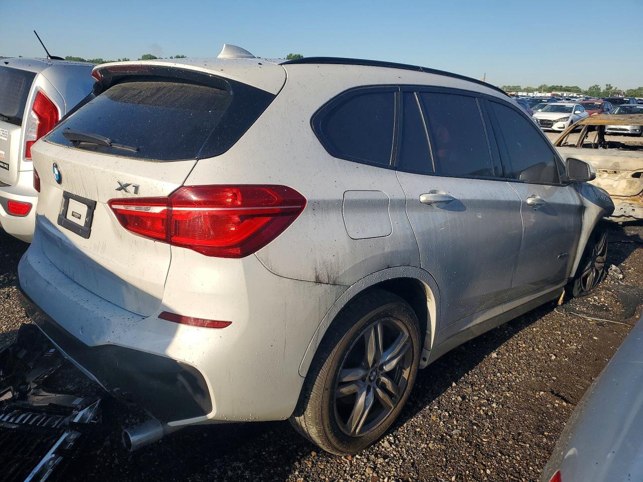 2017 BMW X1 xDrive28I - Фото 3