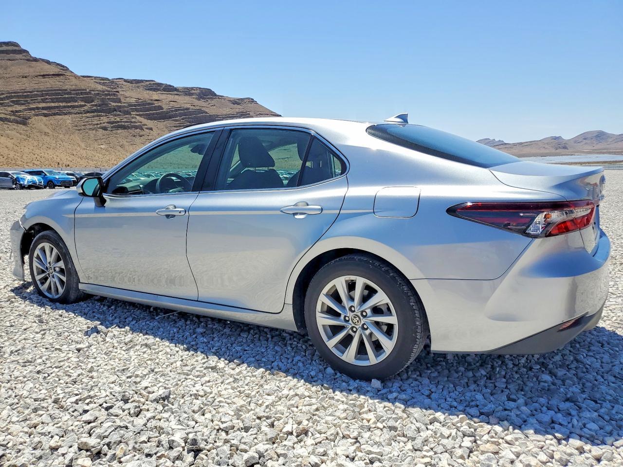 2023 Toyota Camry Le - Фото 2