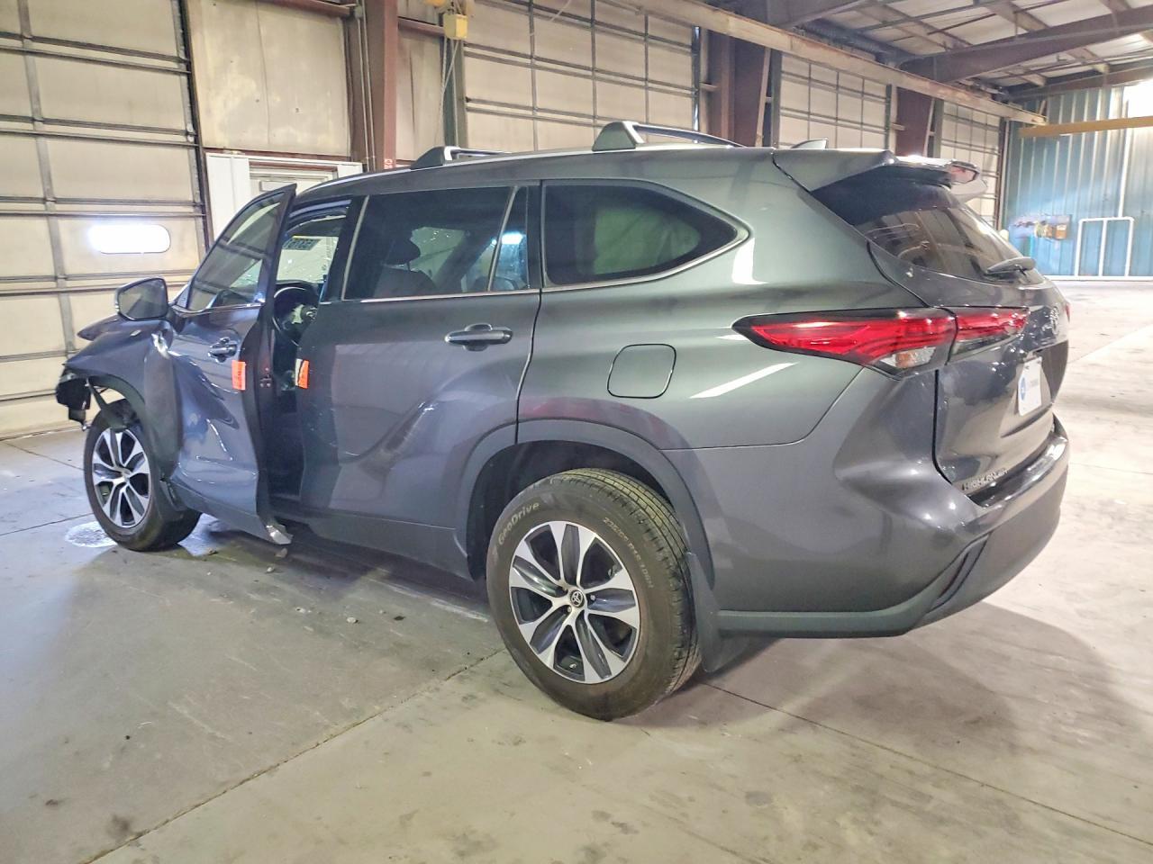 2021 Toyota Highlander Xle - Фото 2