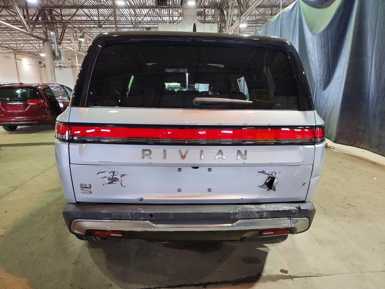 2025 Rivian R1S Adventure - Фото 6