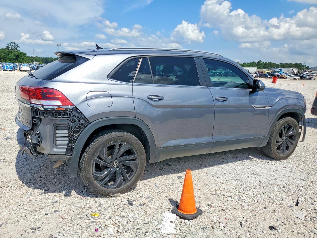 2020 Volkswagen Atlas Cross Sport S - Фото 3