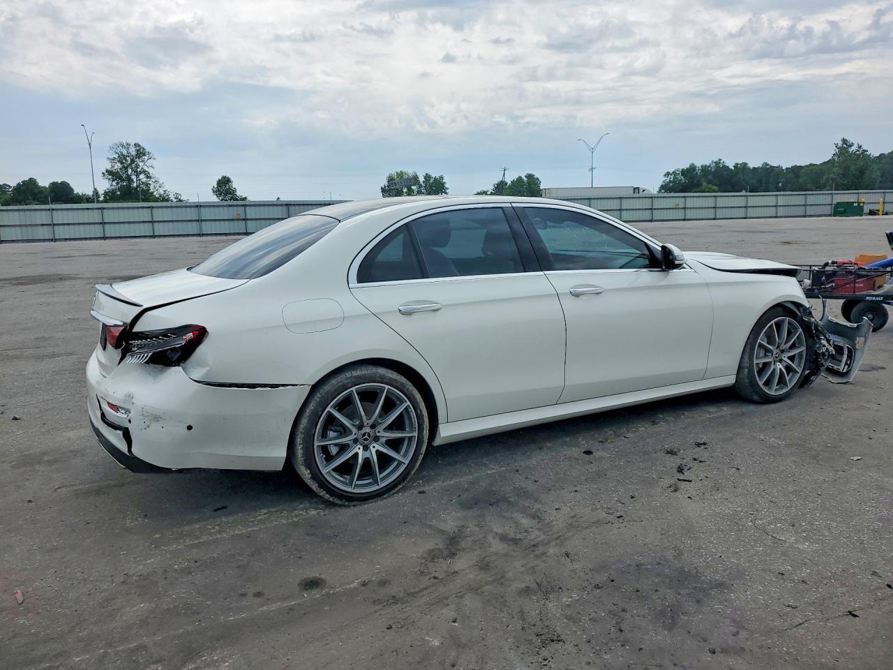 2022 Mercedes-Benz E 350 - Фото 3