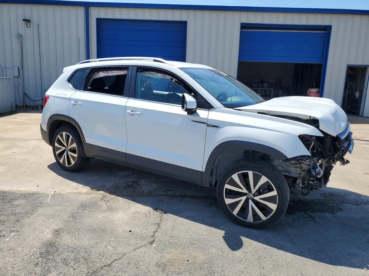 2024 Volkswagen Taos Se - Image 4