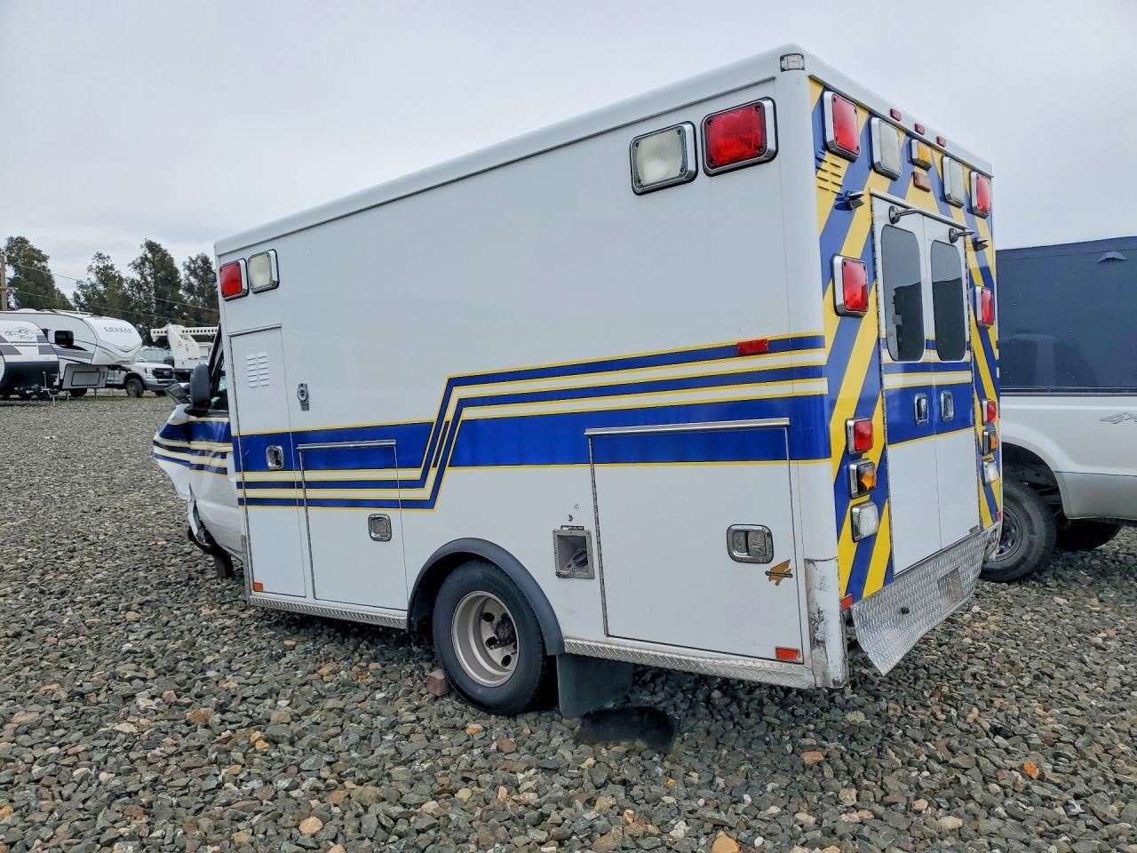 2017 Ford Econoline E350 Super Duty Cutaway Van - Фото 2