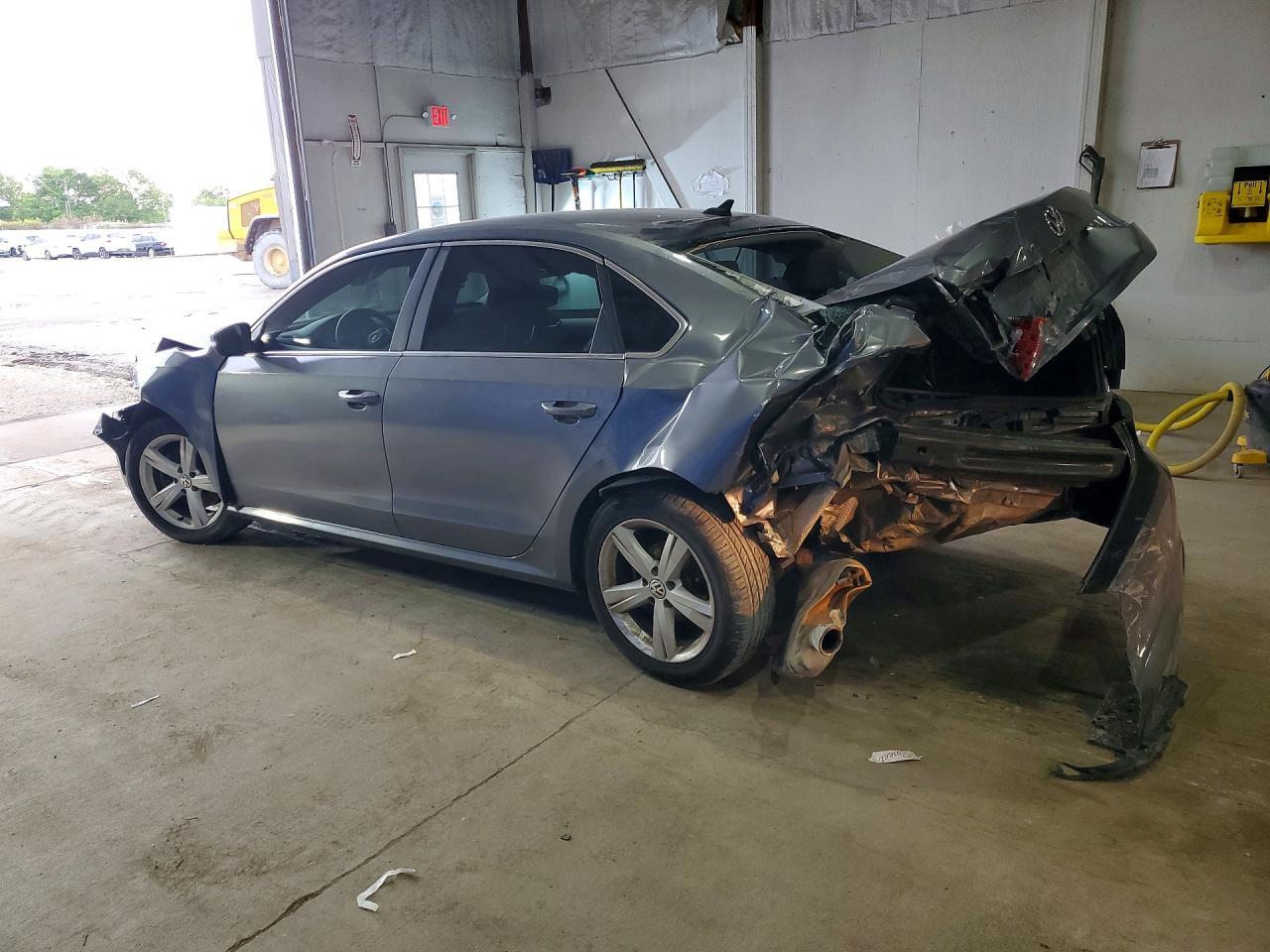 2013 Volkswagen Passat Se - Image 2