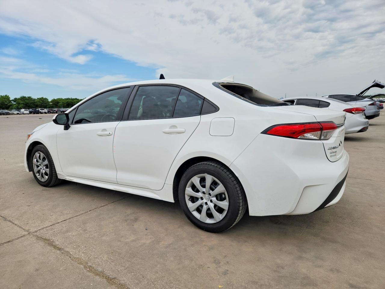 2022 Toyota Corolla Le - Image 2