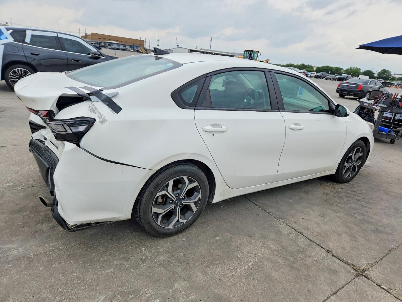 2021 Kia Forte Lxs - Фото 3