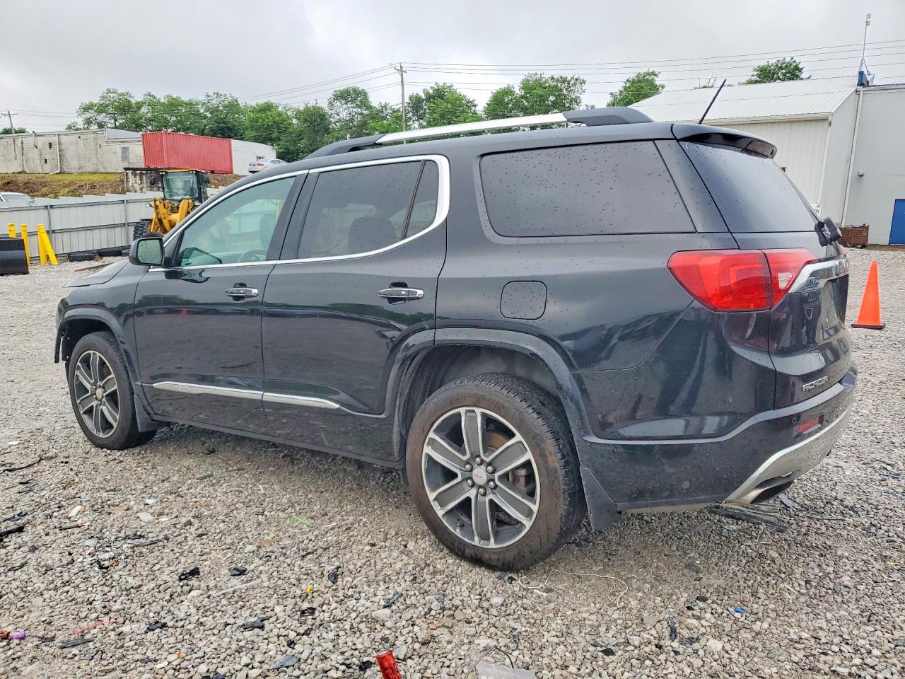 2018 GMC Acadia Denali - Image 2
