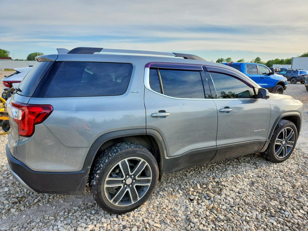 2023 GMC Acadia Slt - Image 3
