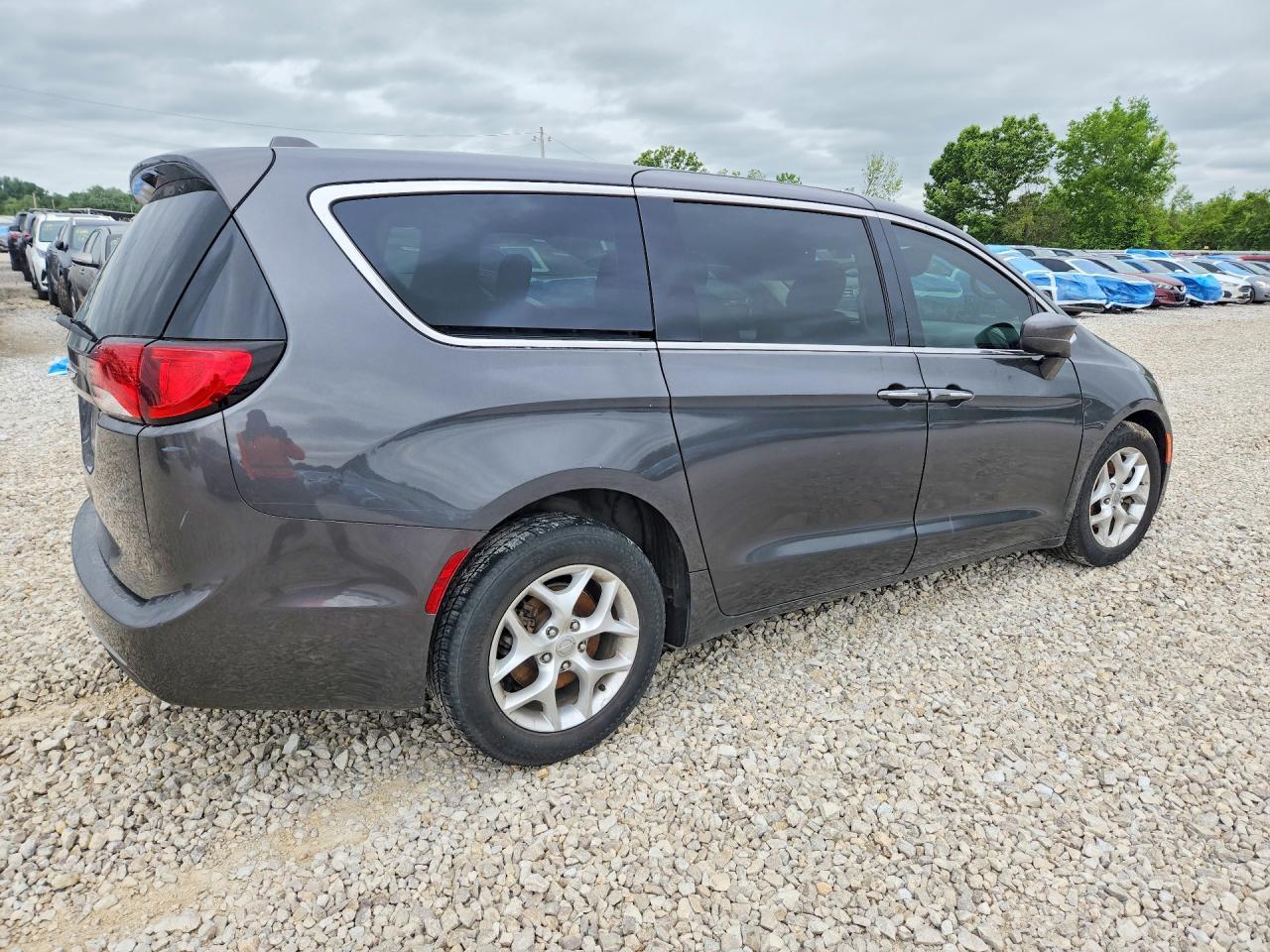 2018 Chrysler Pacifica Touring Plus - Image 3