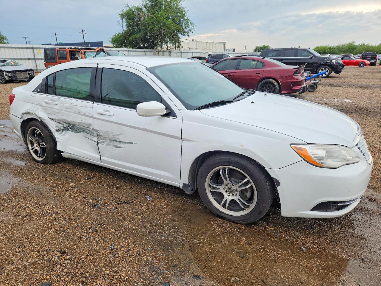 2014 Chrysler 200 Lx - Фото 4