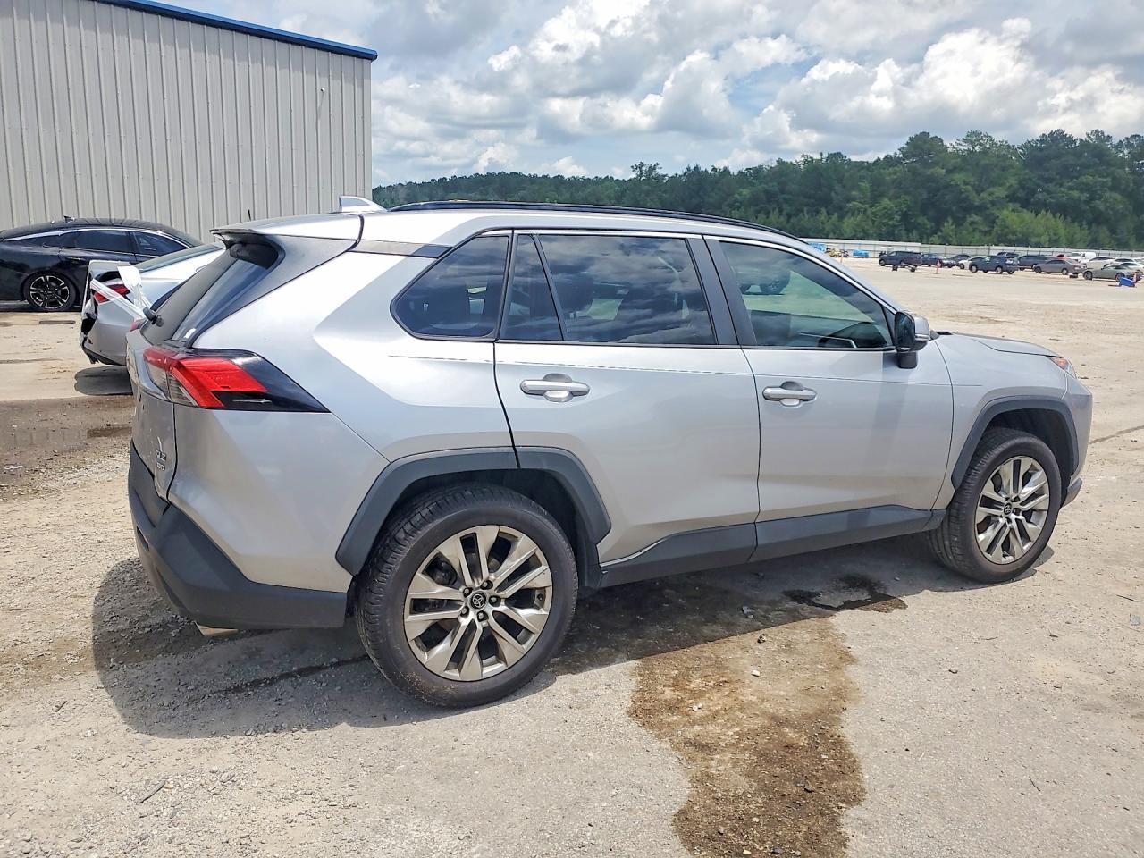 2021 Toyota Rav4 Xle Premium - Фото 3