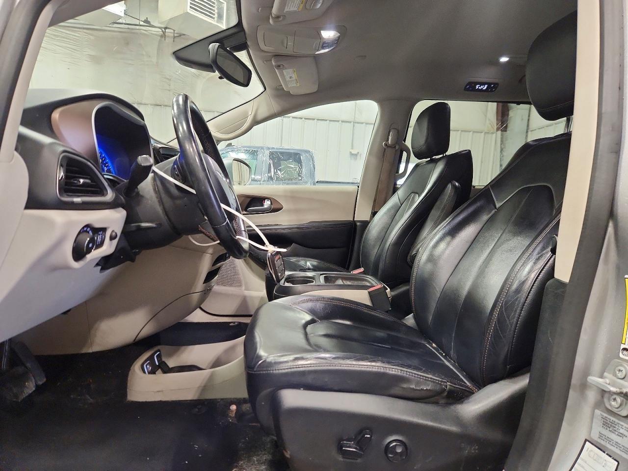 2017 Chrysler Pacifica Touring L - Image 7