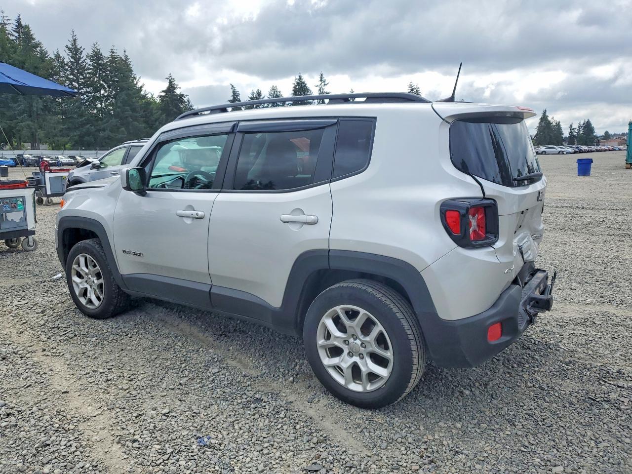 2018 Jeep Renegade Latitude - Image 2