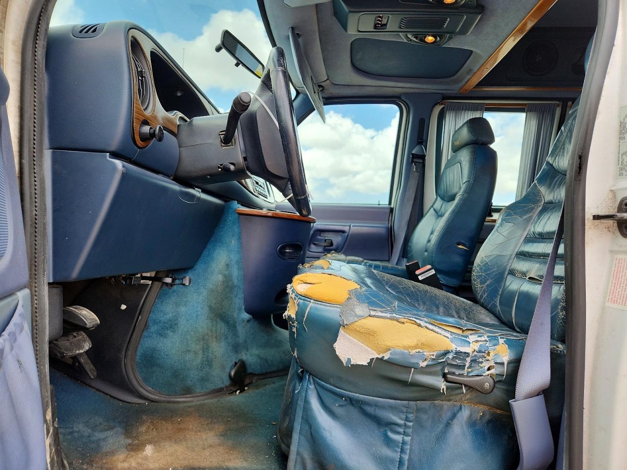 1999 Ford Econoline E150 Van - Фото 7