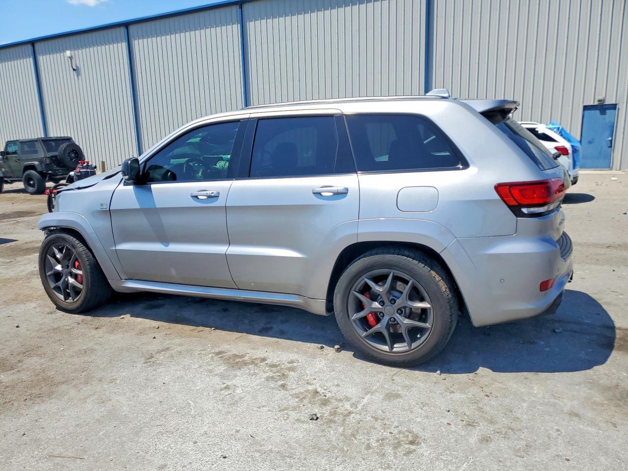 2018 Jeep Grand Cherokee Srt-8 - Image 2
