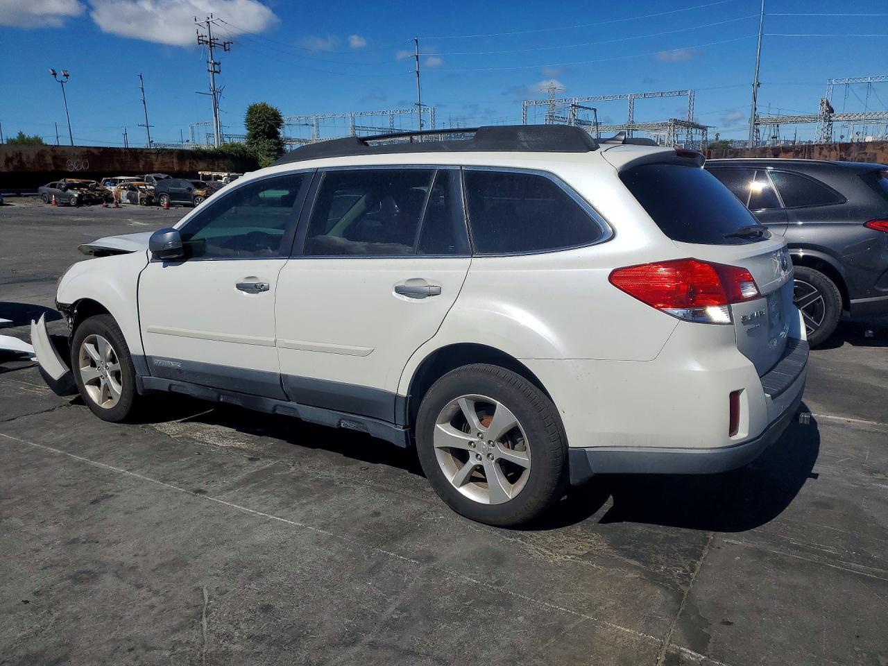 2013 Subaru Outback 2.5I Limited - Фото 2