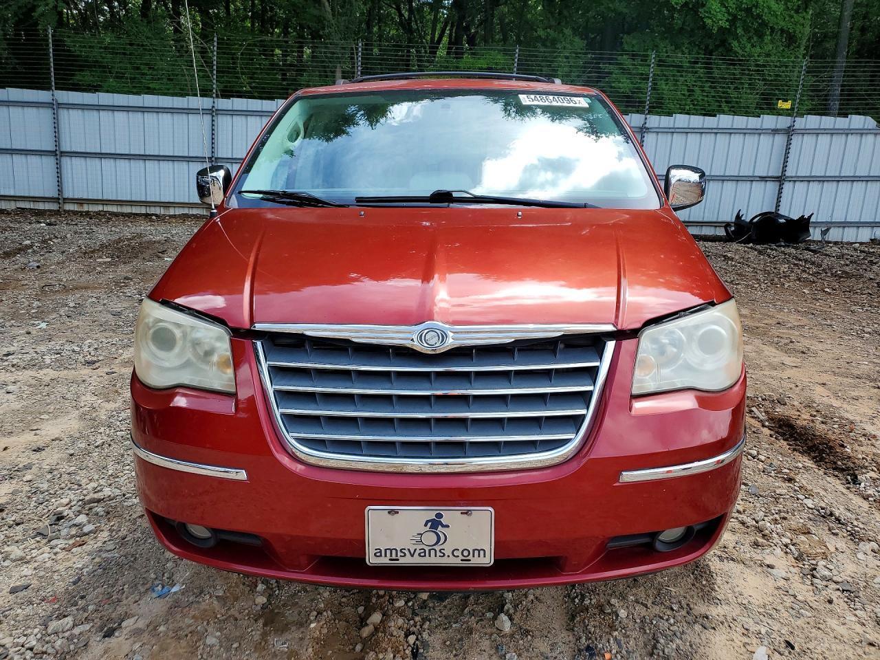 2010 Chrysler Town & Country Limited - Фото 5