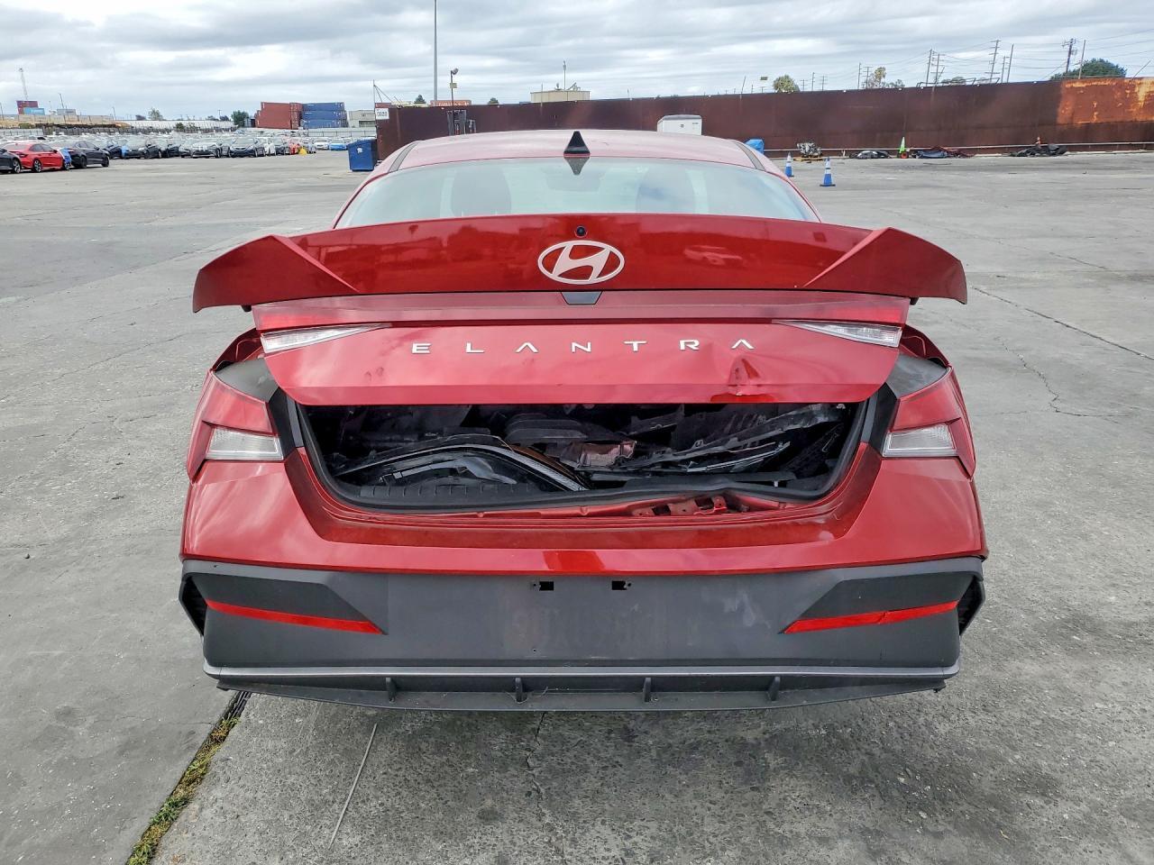 2025 Hyundai Elantra Se - Фото 6