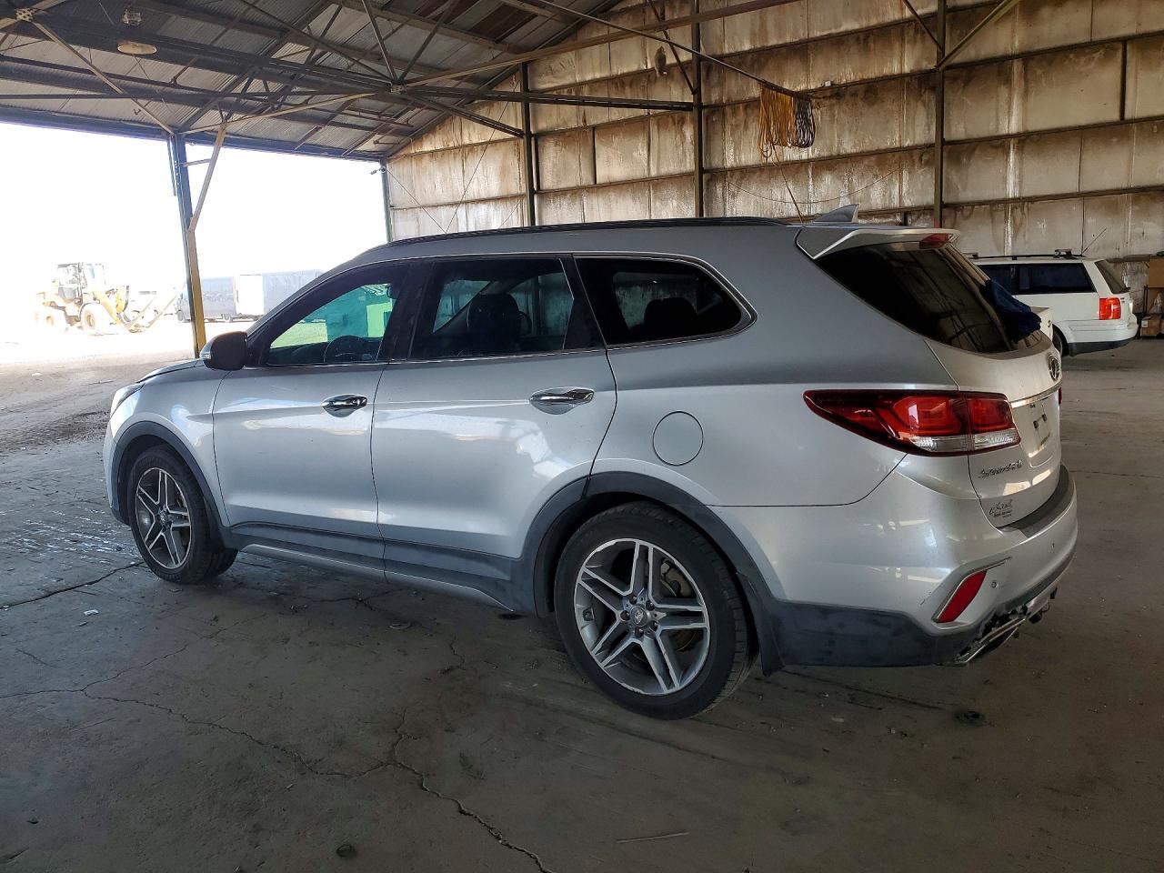 2017 Hyundai Santa Fe Limited Ultimate - Image 2