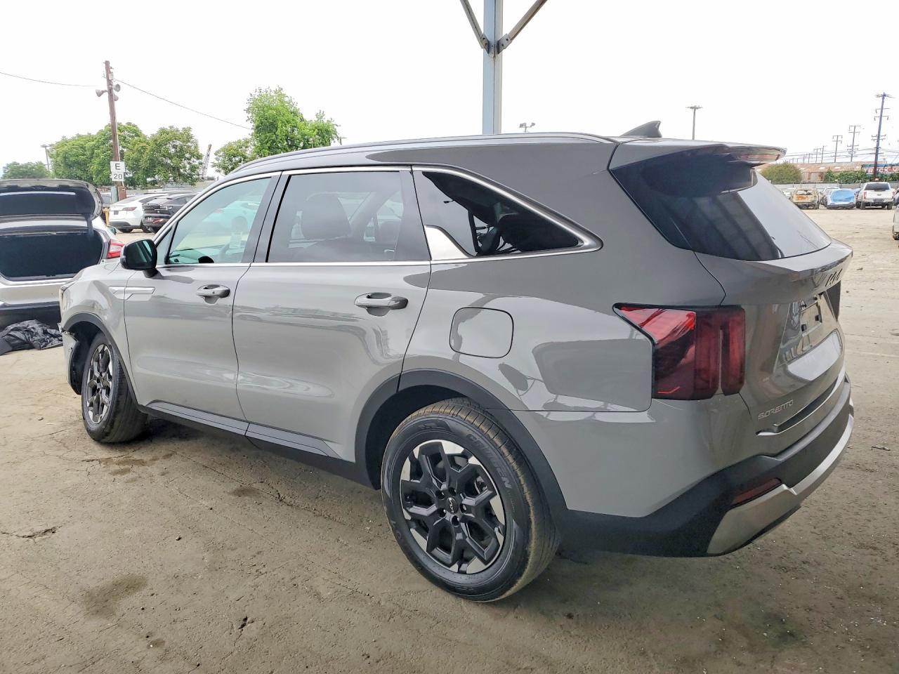 2025 Kia Sorento S - Image 2