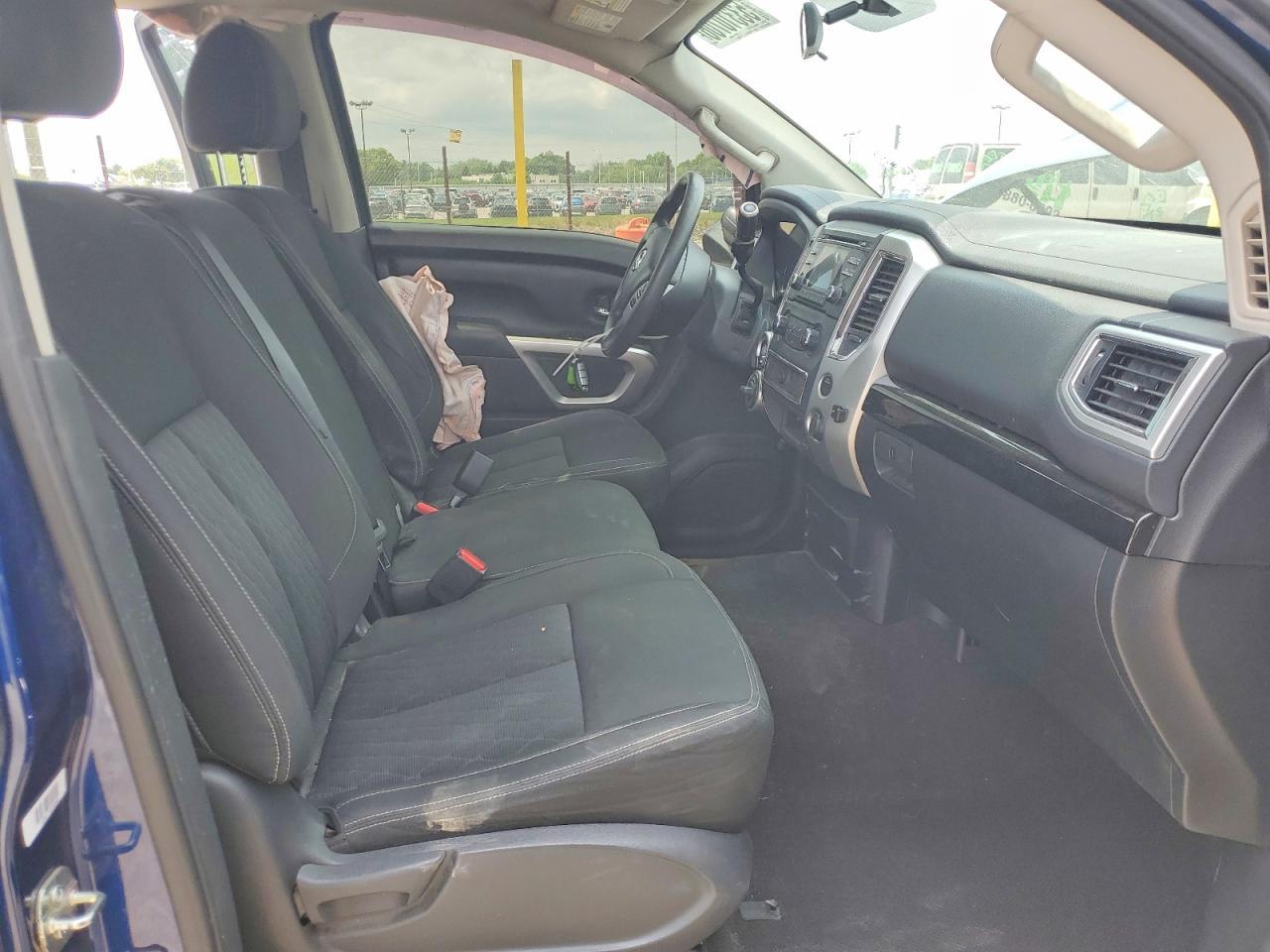 2017 Nissan Titan S - Фото 7