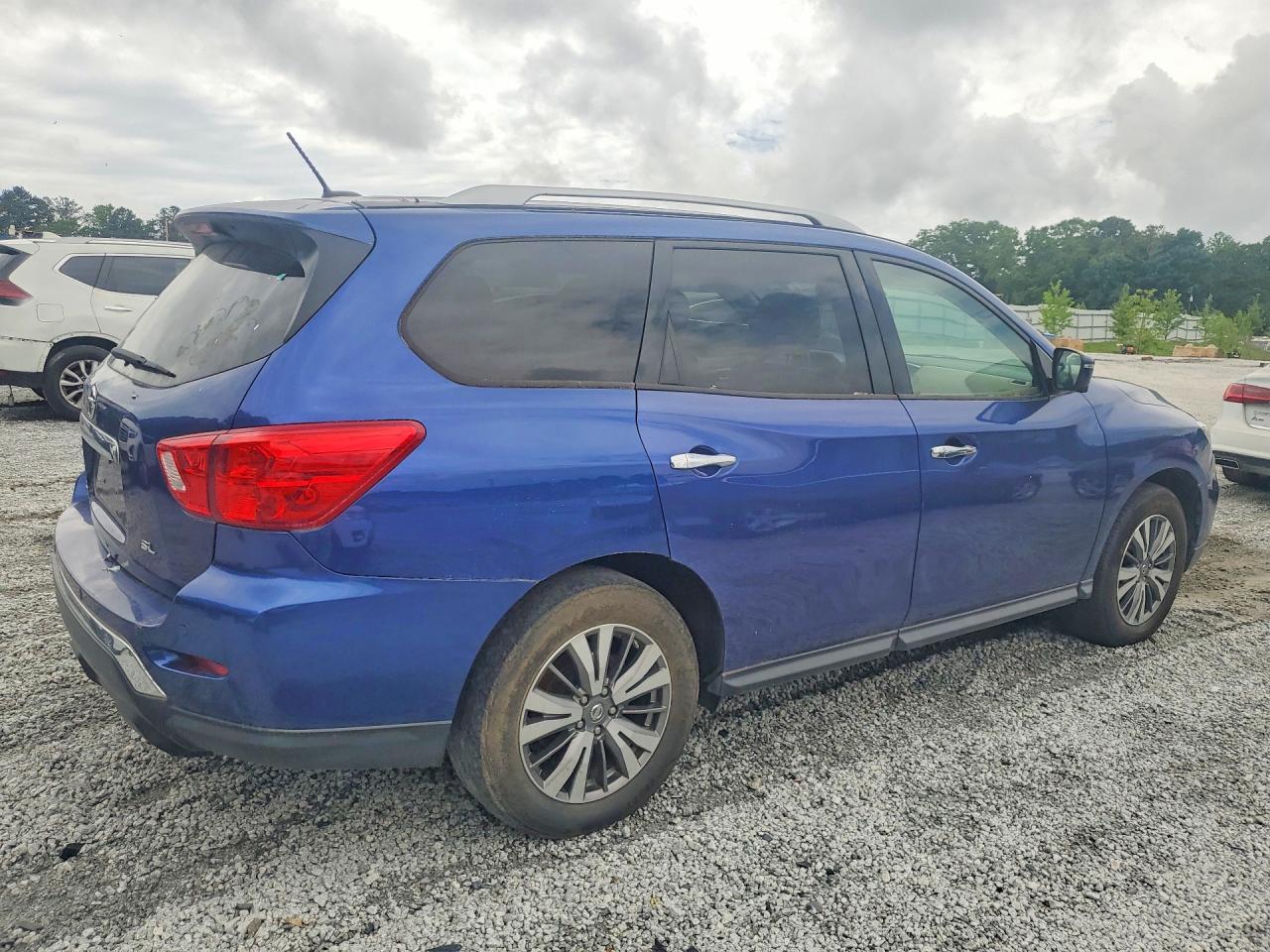 2018 Nissan Pathfinder S - Фото 3