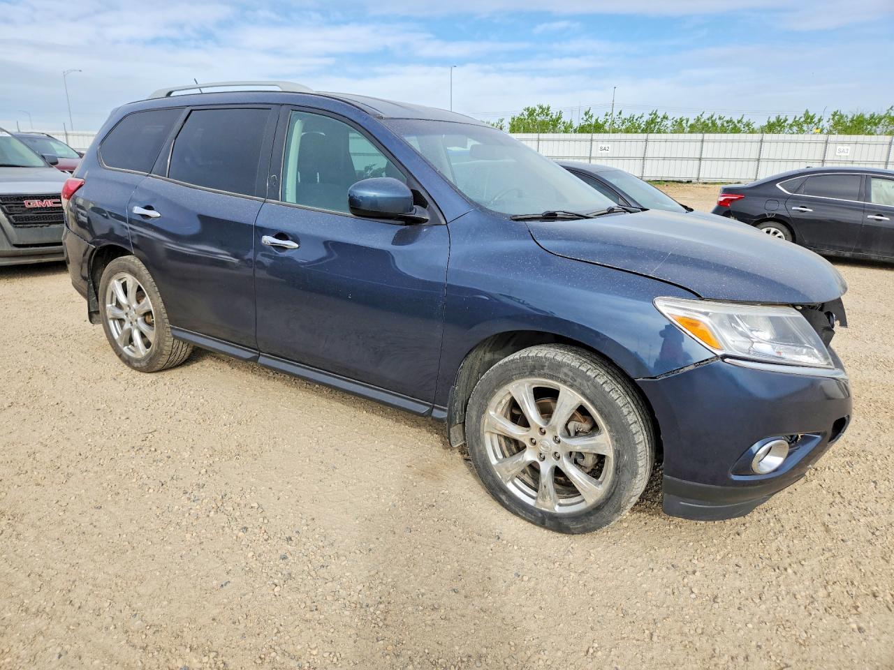 2015 Nissan Pathfinder S - Image 4